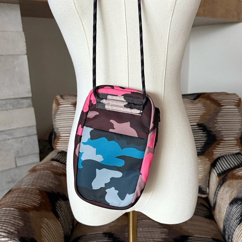 RARE Lululemon Take it On Camo Crossbody Pouch